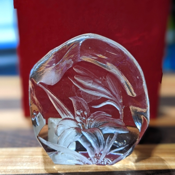 CAPREDONI Lily Crystal PaperWeight by DARLINGTON - Picture 1 of 3